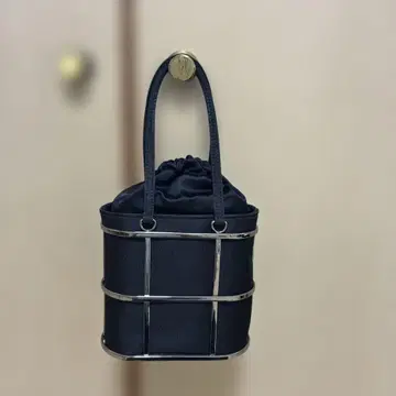 메탈 프레임 카고백