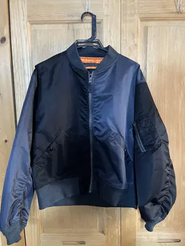 BEAMS 클레이 MA-1