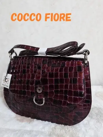 새상품 택 포함 COCCO FIORE 에나멜 숄더백 보르도