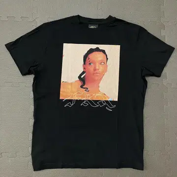 FKA TWIGS 티셔츠