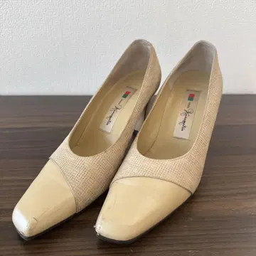 긴자 카네마츠 베이지 펌프스 23