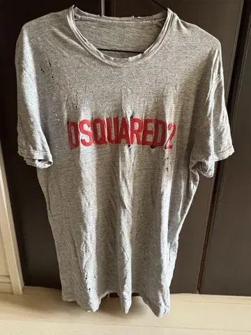 데미지 가공 DSQUARED2 T셔츠