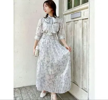 dazzlin 스트라이프 플라워 플리츠 원피스