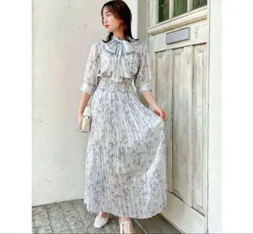 dazzlin 스트라이프 플라워 플리츠 원피스