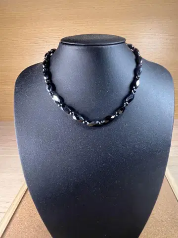 다면 컷 숏 목걸이