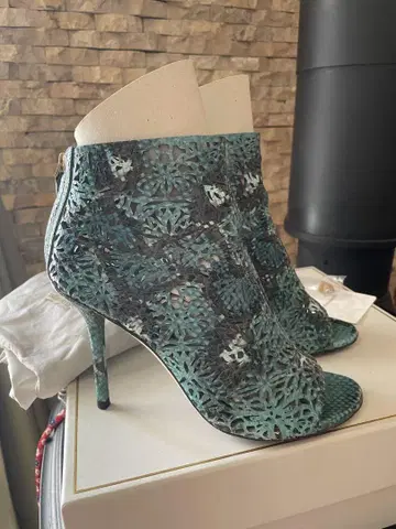터콰이즈 레이스 디자인 하이힐 EMILIO PUCCI
