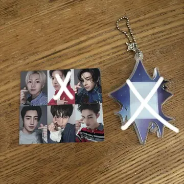 enhypen 아크릴 키링과 포토 카드
