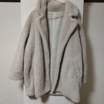 베이지 자켓 F