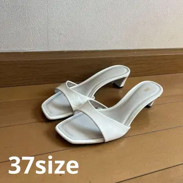 ZARA 로우힐 가죽 샌들