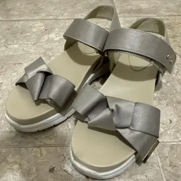RANDA 리본 포함 그레이 샌들 벨크로식