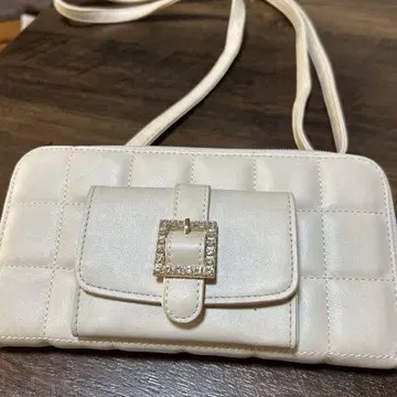화이트 퀼팅 숄더백
