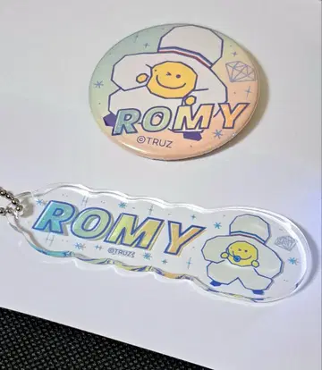 TRUZ [ 새상품 ] ROMY 아크릴 키링 & 캔뱃지