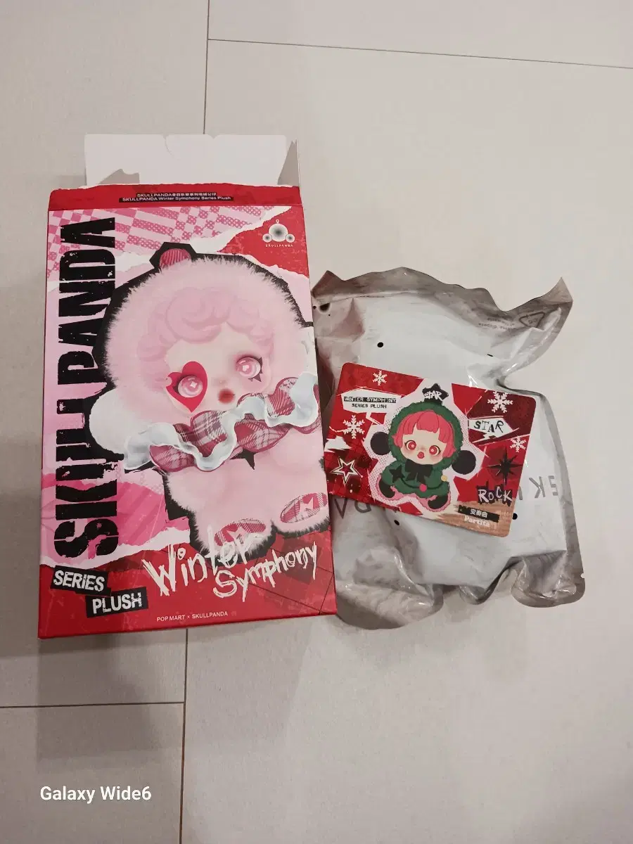 Pop Mart Skullpanda Winter Symphony Variation