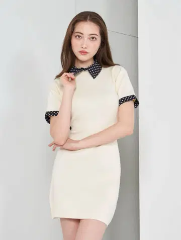 미사용 새상품 Darich 백 오픈 도트 니트 미니 원피스 화이트