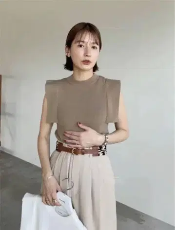 SQUARE SLEEVE KNIT TOPS 베이지 1 사이즈
