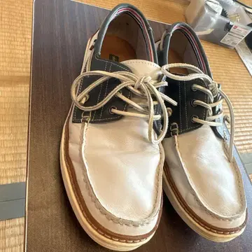 데크 슈즈 화이트/네이비 가죽