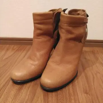 베이지 가죽 부티 힐 8cm