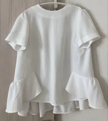 BORDERS at BALCONY BACK RUFFLED TOP 36