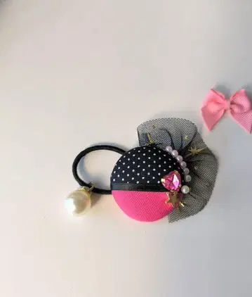 머리끈 하트 비즈. 펄 장식. 핑크