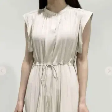 코코딜 플리츠 티어드 민소매 원피스