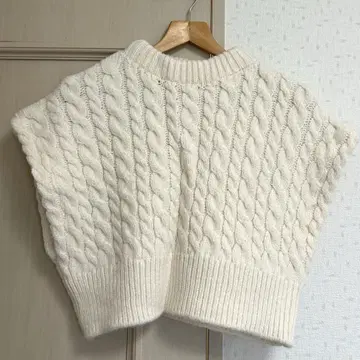 [ 새상품 ] ZARA 케이블 니트 베스트