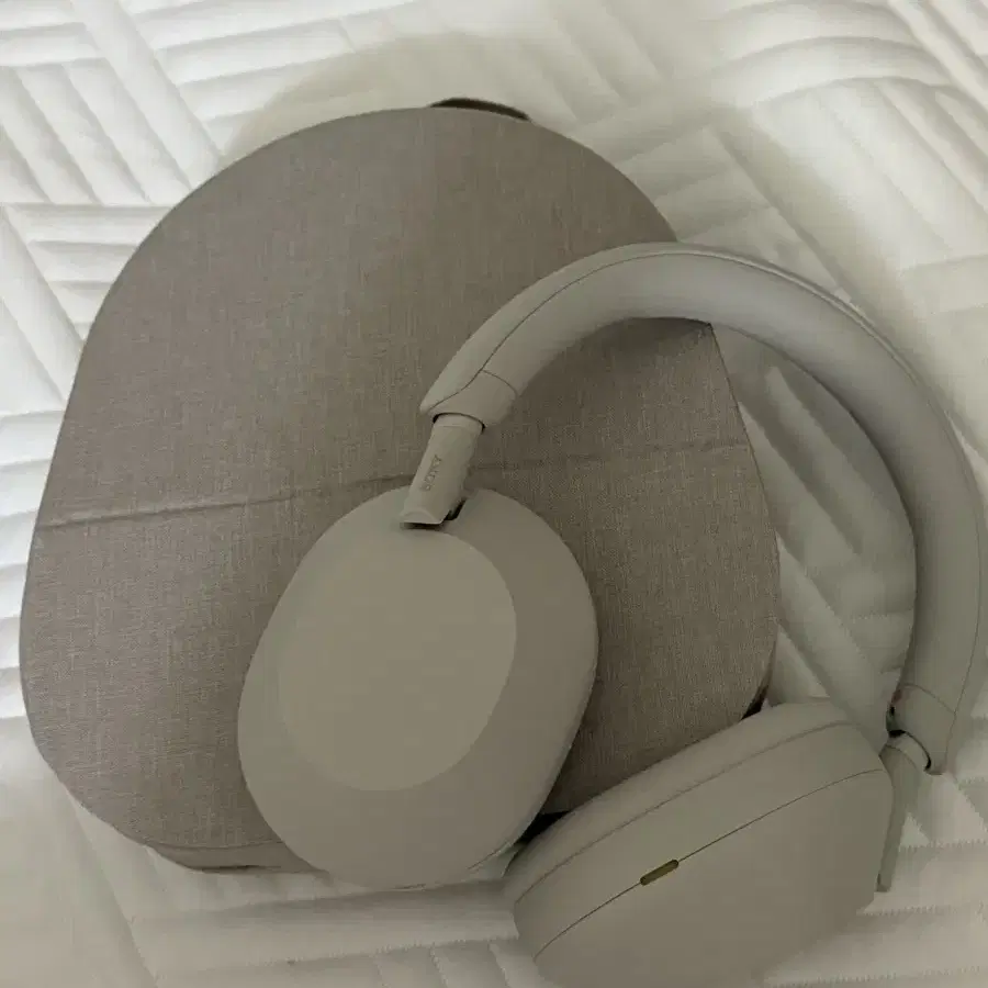 Beats Solo 4 - JENNIE Special Edition