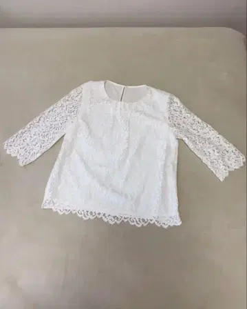 화이트 레이스 소매 상의
