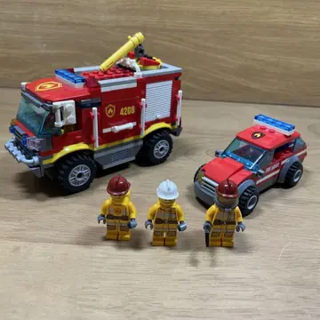 LEGO 소방차 미니 피규어 포함