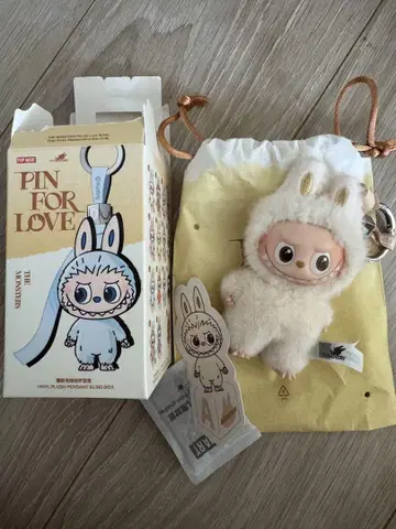 THE MONSTER PIN FOR LOVE 봉제 인형 펜던트 A