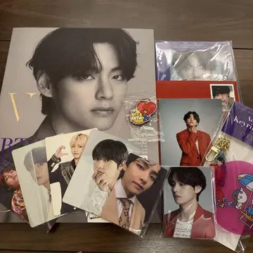 BTS V 사진집 및 혜택 세트