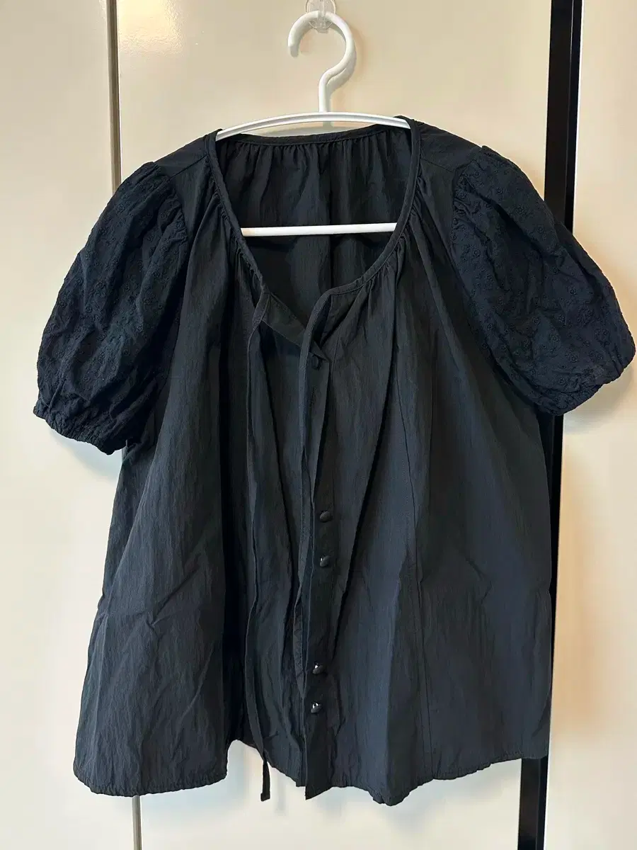 Black Punching Blouse Puff Short Sleeve