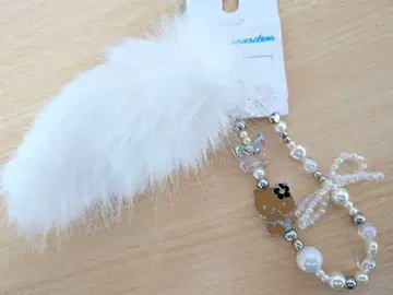 일광화상 키티 화이트 퍼 스트랩 버터플라이 아베일