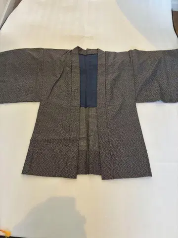 다크 그레이 기하학 패턴 겉옷과 기모노 2개 세트