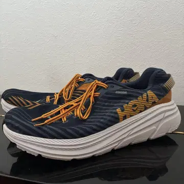 HOKA 러닝화