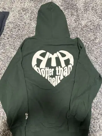 Hotter Than Hell 다크 그린 후드티