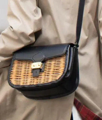 17.6만 ebagos 에바고스 숄더백 카프 가죽 블랙 카고백