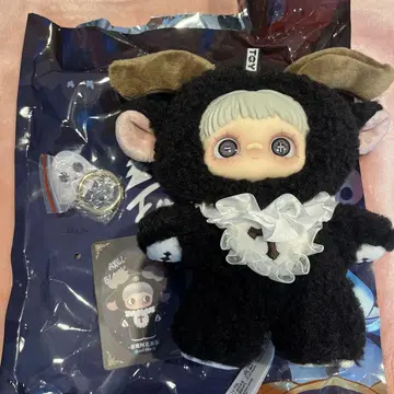 뿔 달린 검은색 양 봉제 인형 본체