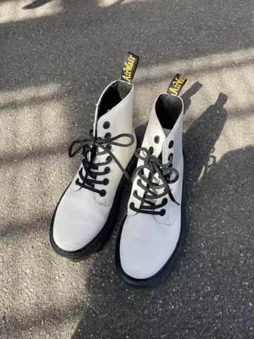 Dr. Martens LUANA US6 7홀