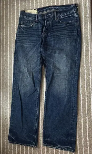 새상품급 Abercrombie & Fitch 스트레이트 데님