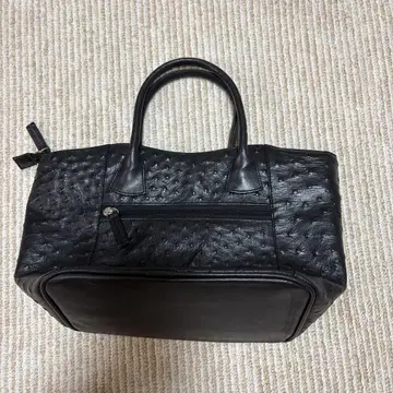 블랙 가죽 박스형 핸드백