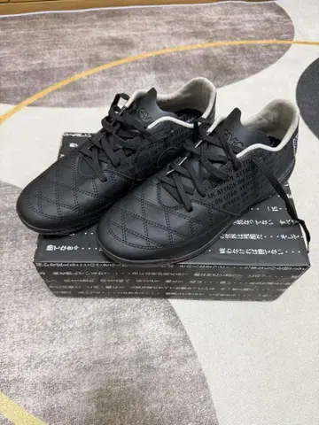 가빅 진격의 거인 풋살화 27.5