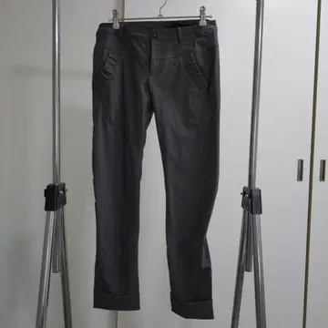 메릴 하이 텐션 팬츠 그레이 캐주얼 팬츠 백 포켓 부착