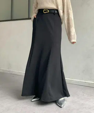 블랙 I라인 머메이드 스커트