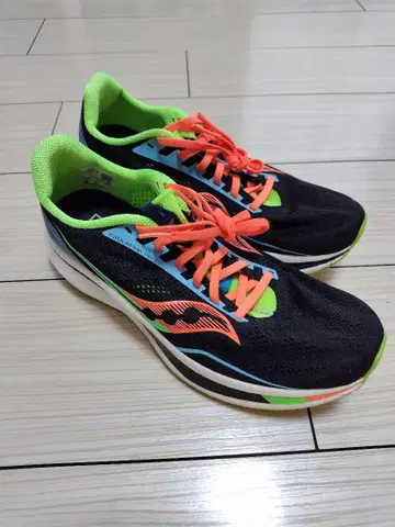 Saucony 엔도르핀 프로 네온 컬러 US 9 JP27.0cm