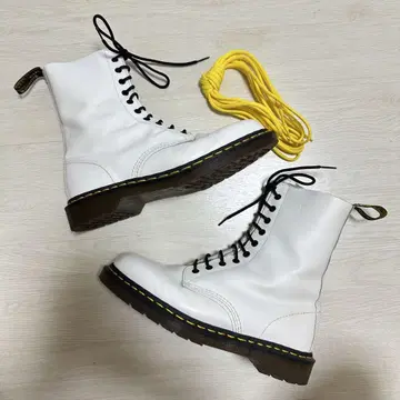 [ Dr.Martens ] 10홀 UK9 28cm 화이트