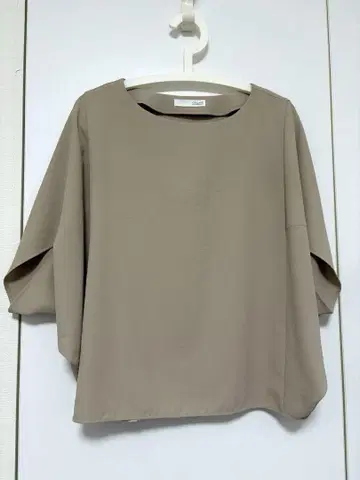 갸라르다 가란테 콜라주 상의