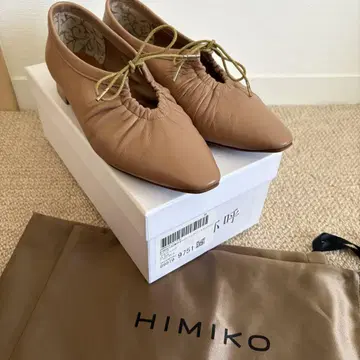 새상품급 히미코 셔링 레이스업 펌프스 베이지 23.5cm