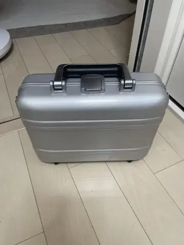 제로 할리버튼 소형 아타셰 케이스 한정품