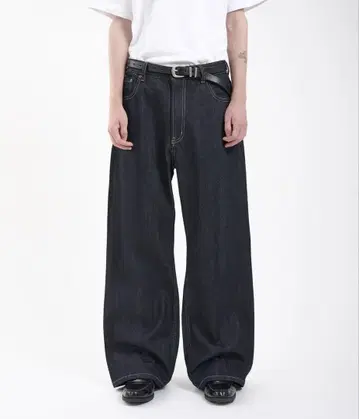 straight selvedge denim (Regen Glanz)