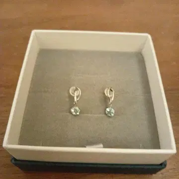 쥬얼리 츠츠미 K10 화이트 골드 아쿠아 마린 귀걸이